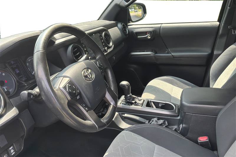 Used 2020 Toyota Tacoma TRD Off-Road AWD/4WD image 10