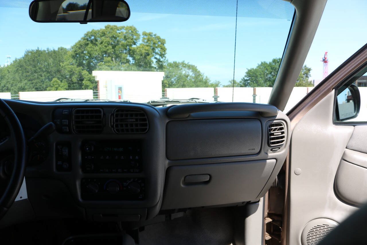 Used 2004 Chevrolet Blazer LS w/ Preferred Equipment Group AWD/4WD image 45
