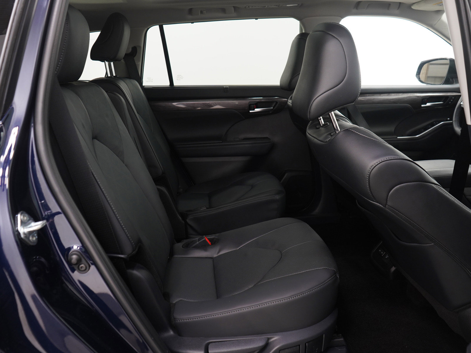 Used 2025 Toyota Highlander Platinum image 14