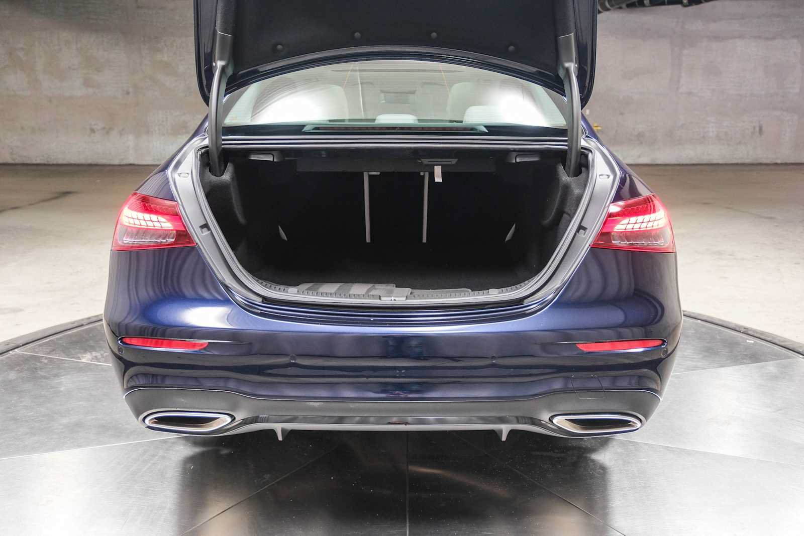 Used 2023 Mercedes-Benz E 350 Sedan image 29