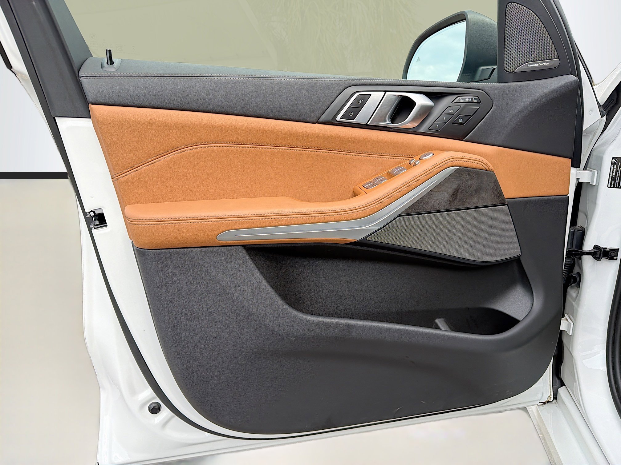 Used 2025 BMW X7 xDrive40i w/ Premium Package image 24