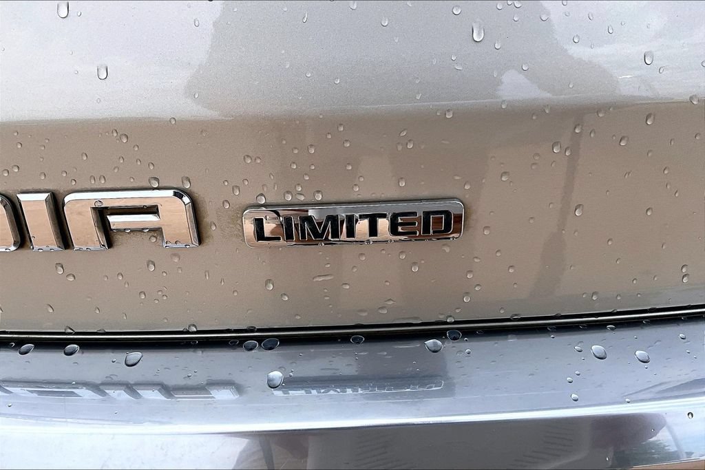 Used 2017 GMC Acadia Limited SLT FWD image 34