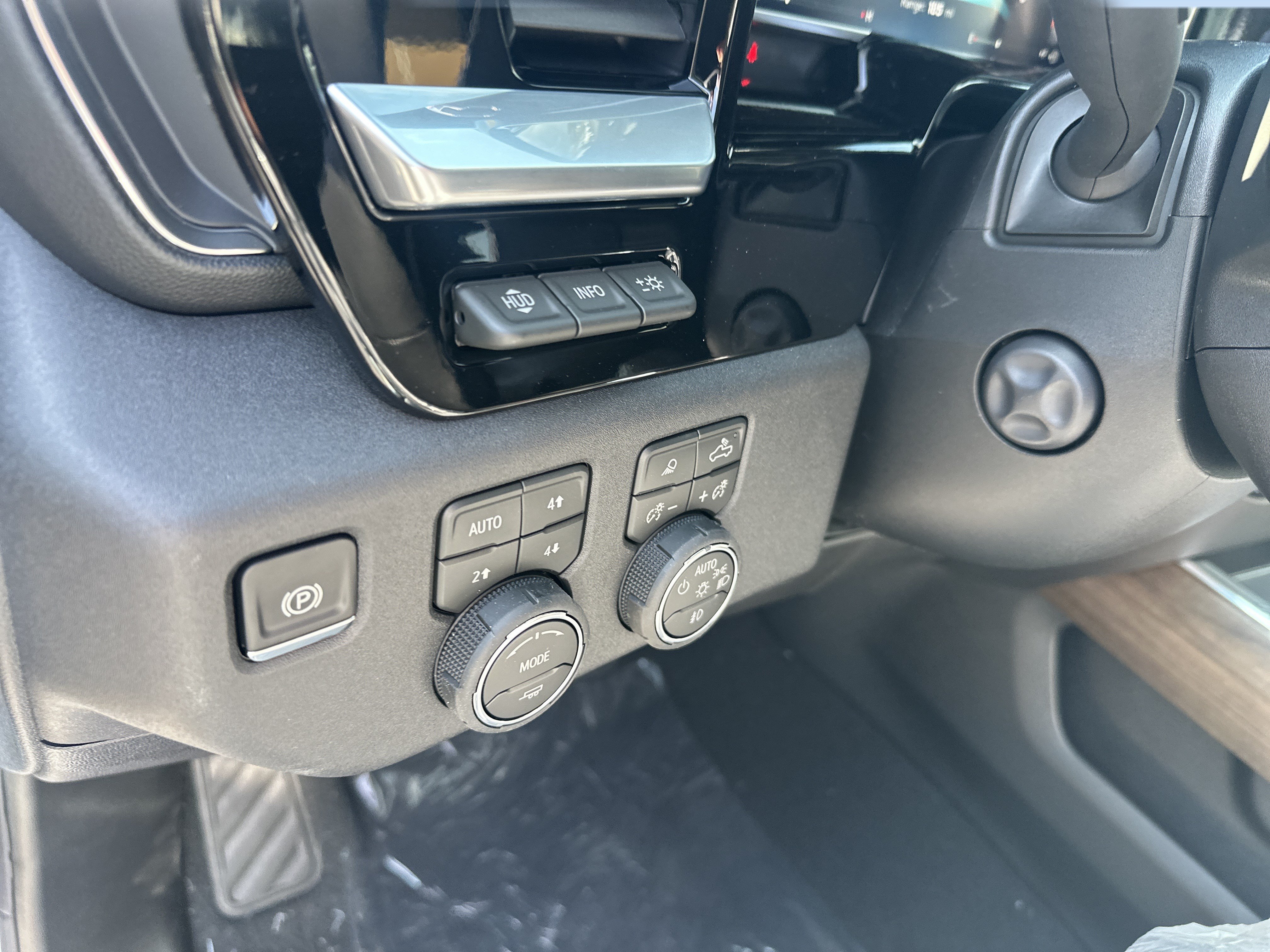 New 2026 Chevrolet Silverado 1500 High Country w/ High Country Premium Package AWD/4WD image 15