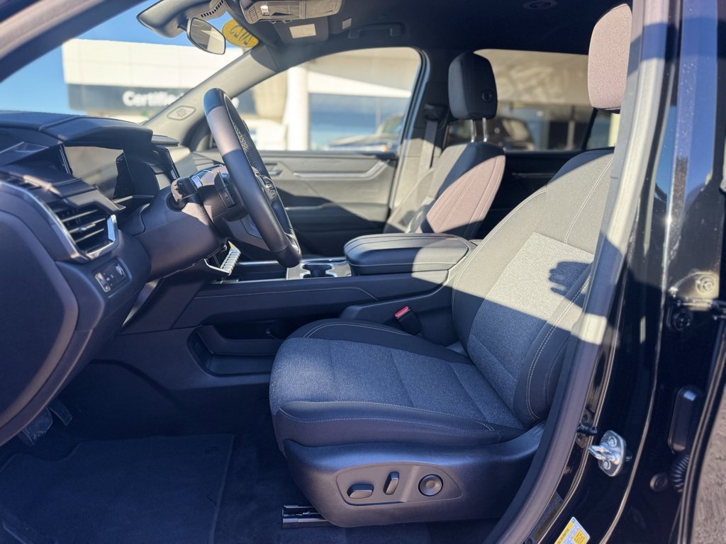 Used 2025 GMC Acadia Elevation image 8