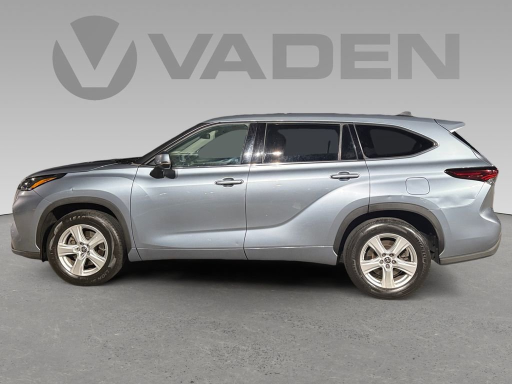 Used 2022 Toyota Highlander LE image 5