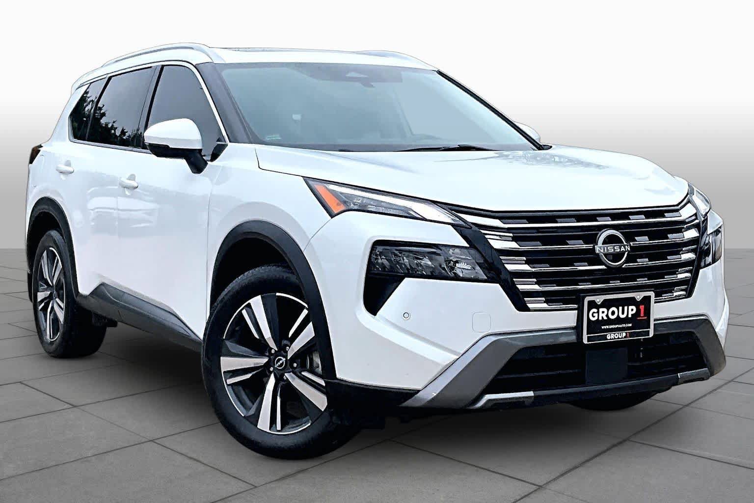 Used 2024 Nissan Rogue SL w/ SL Premium Package FWD image 3