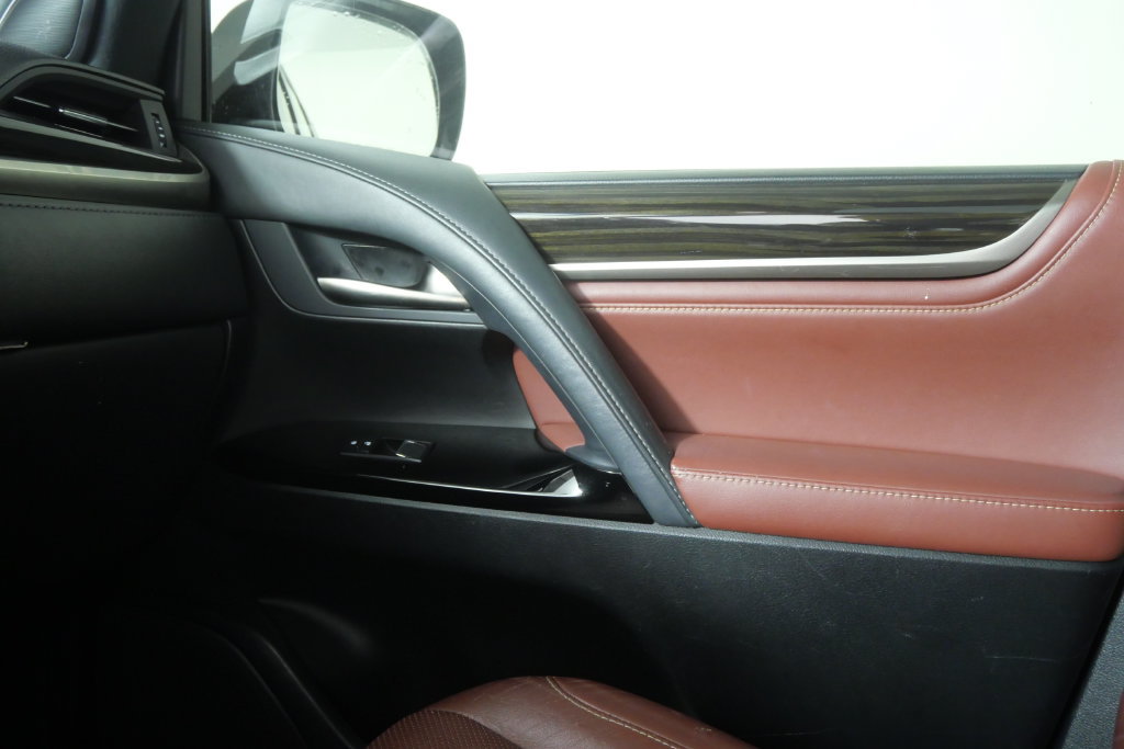 Used 2021 Lexus LX 570 4WD w/ Sport Package image 27