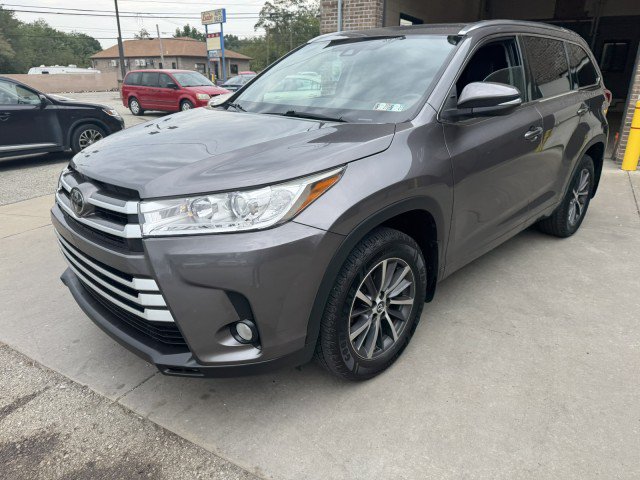 Used 2017 Toyota Highlander XLE AWD/4WD image 7