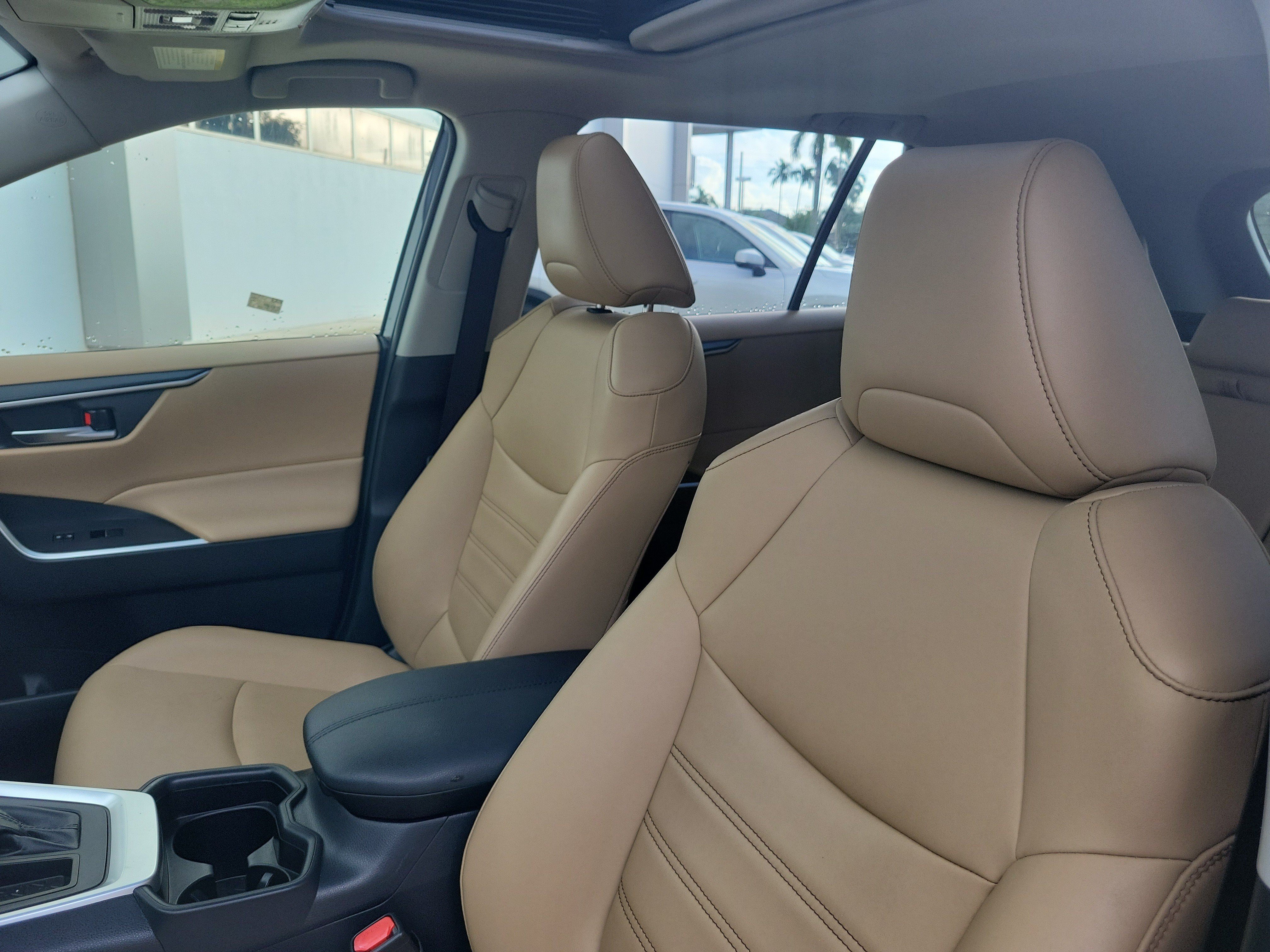 Used 2019 Toyota RAV4 XLE Premium FWD image 22