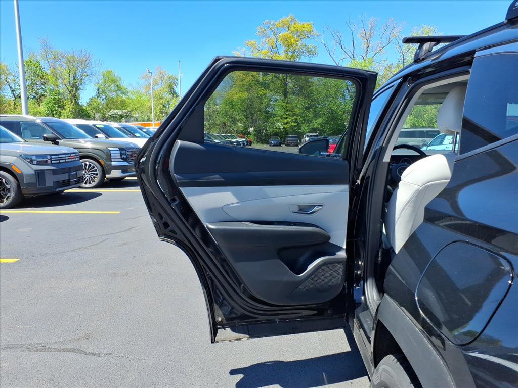 Certified 2025 Hyundai Tucson SEL AWD/4WD image 12