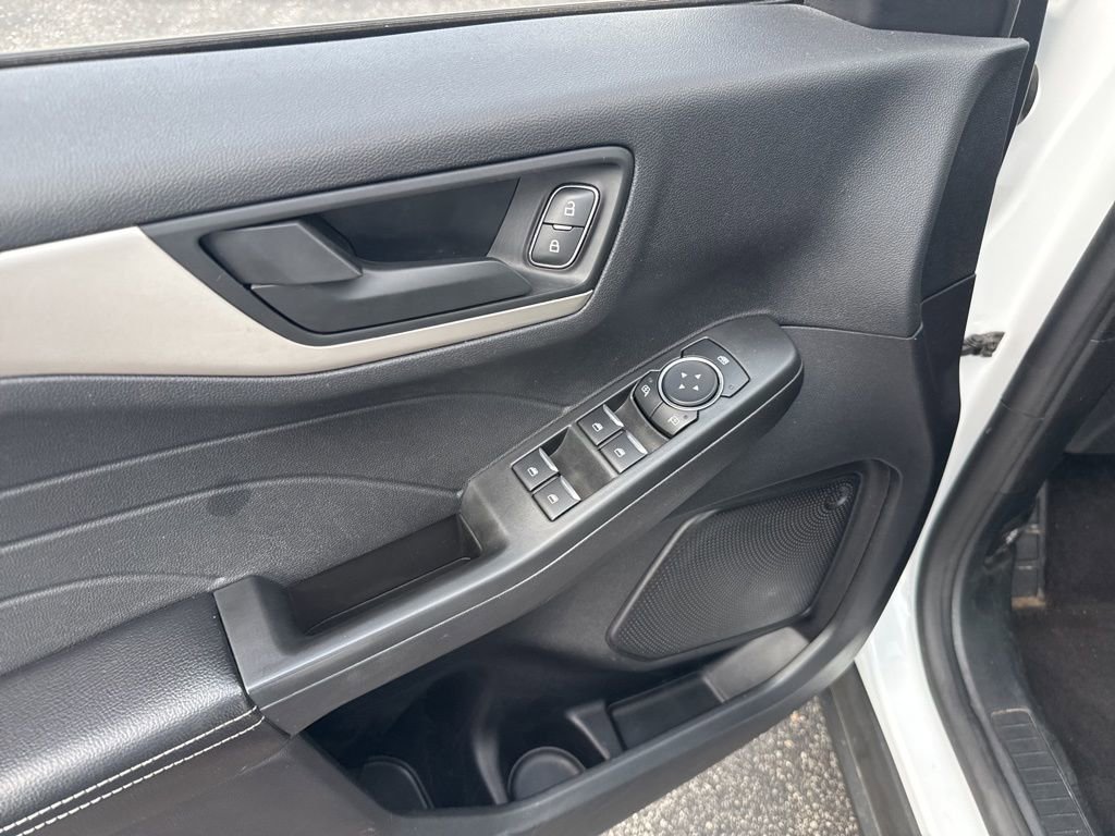 Used 2022 Ford Escape SE image 13