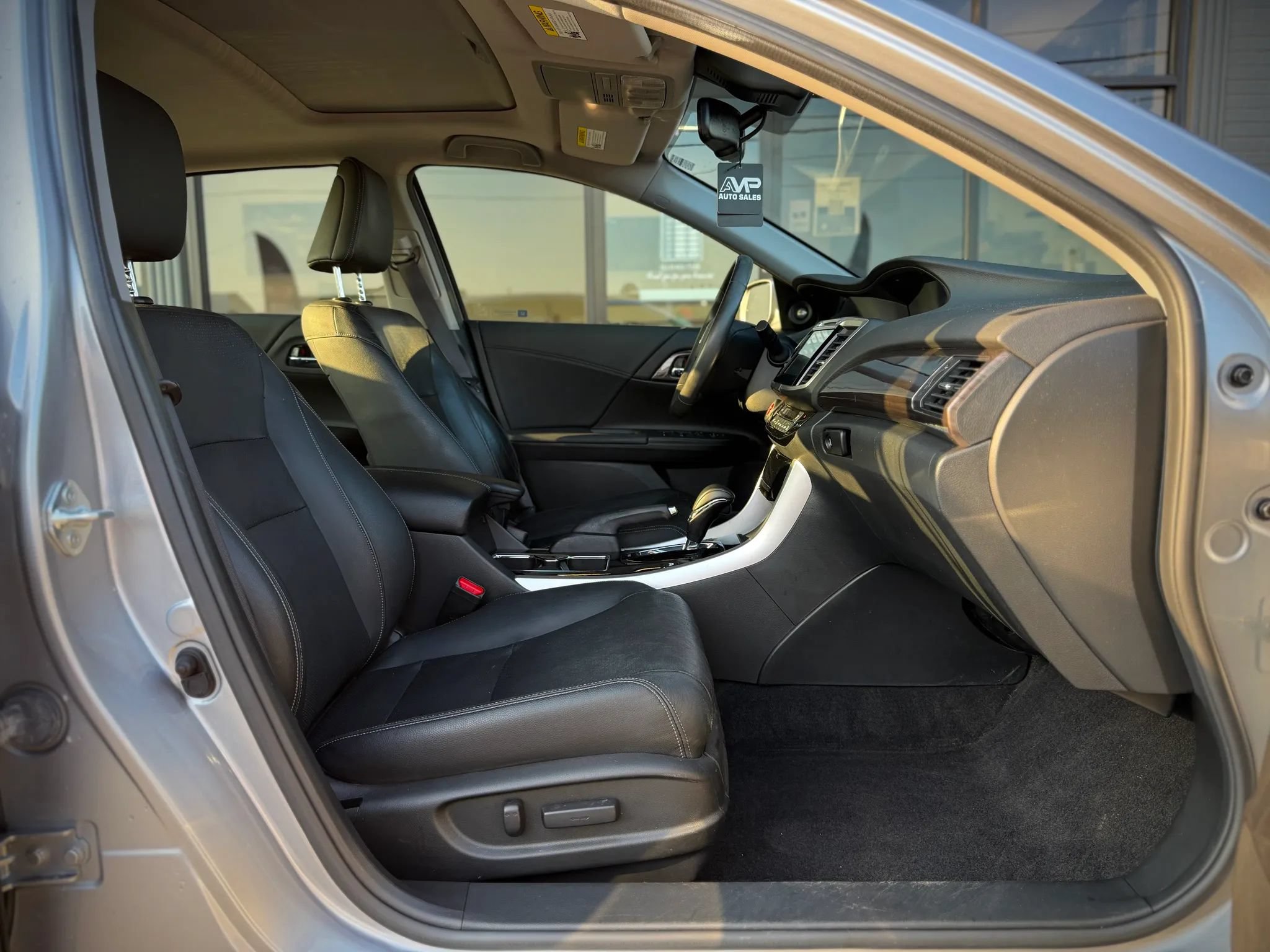 Used 2017 Honda Accord EX-L image 18