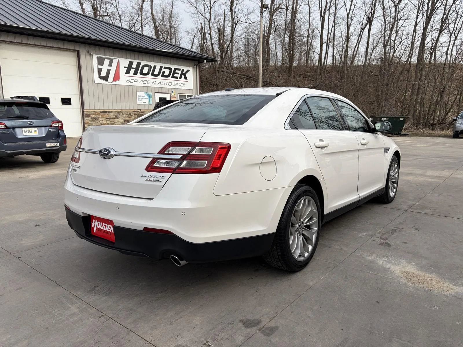 Used 2014 Ford Taurus Limited FWD image 8