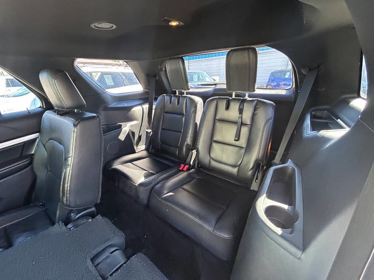 Used 2016 Ford Explorer XLT w/ Equipment Group 202A image 8