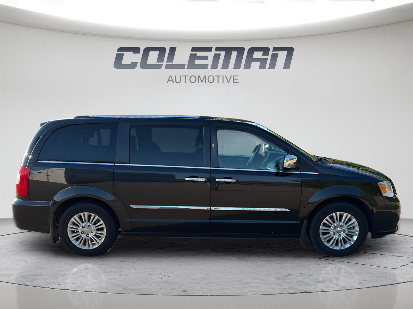 Used 2015 Chrysler Town & Country Limited Platinum w/ Trailer Tow Group FWD image 26
