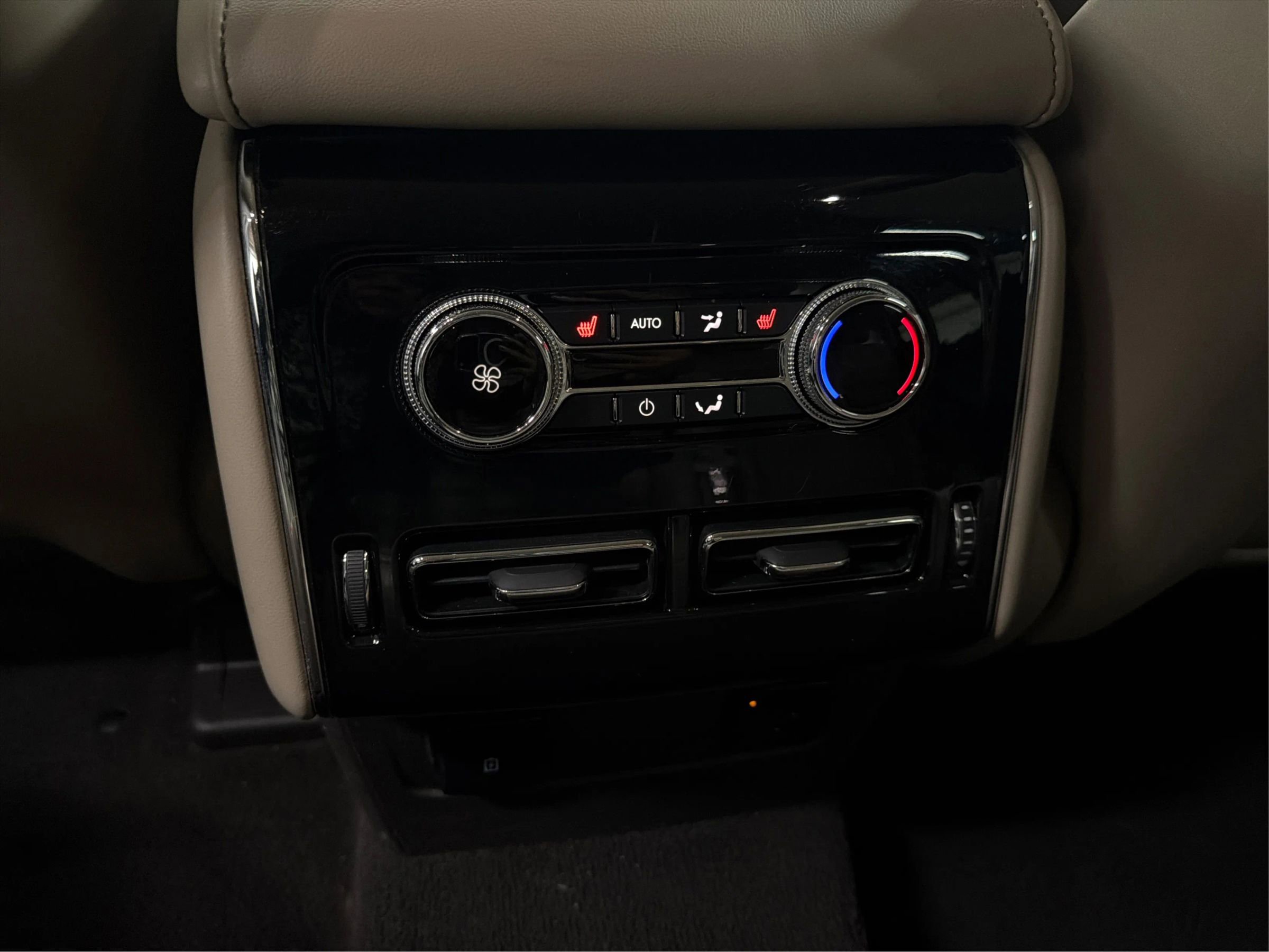 Used 2021 Lincoln Aviator AWD w/ Elements Package image 32