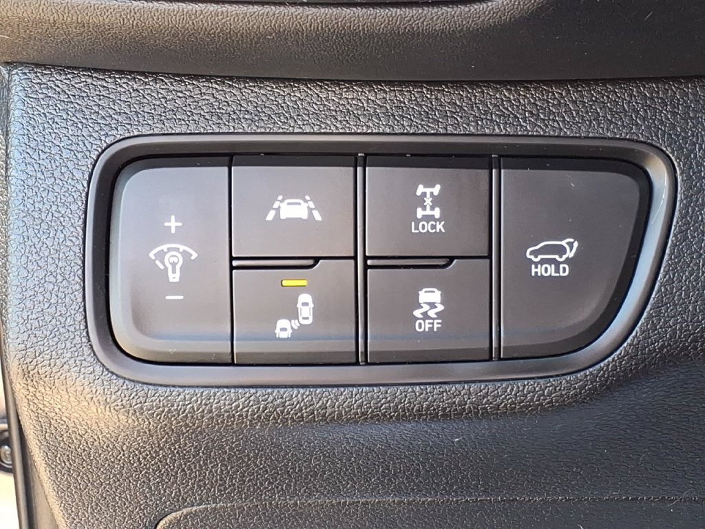 Used 2020 Hyundai Santa Fe Limited AWD/4WD image 17