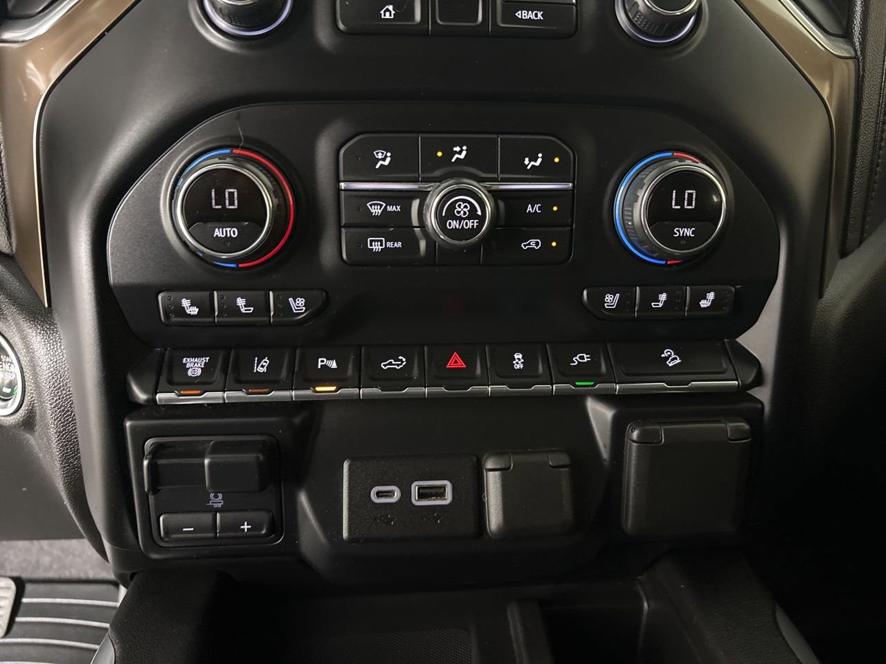 Used 2020 Chevrolet Silverado 3500 High Country w/ Technology Package image 18