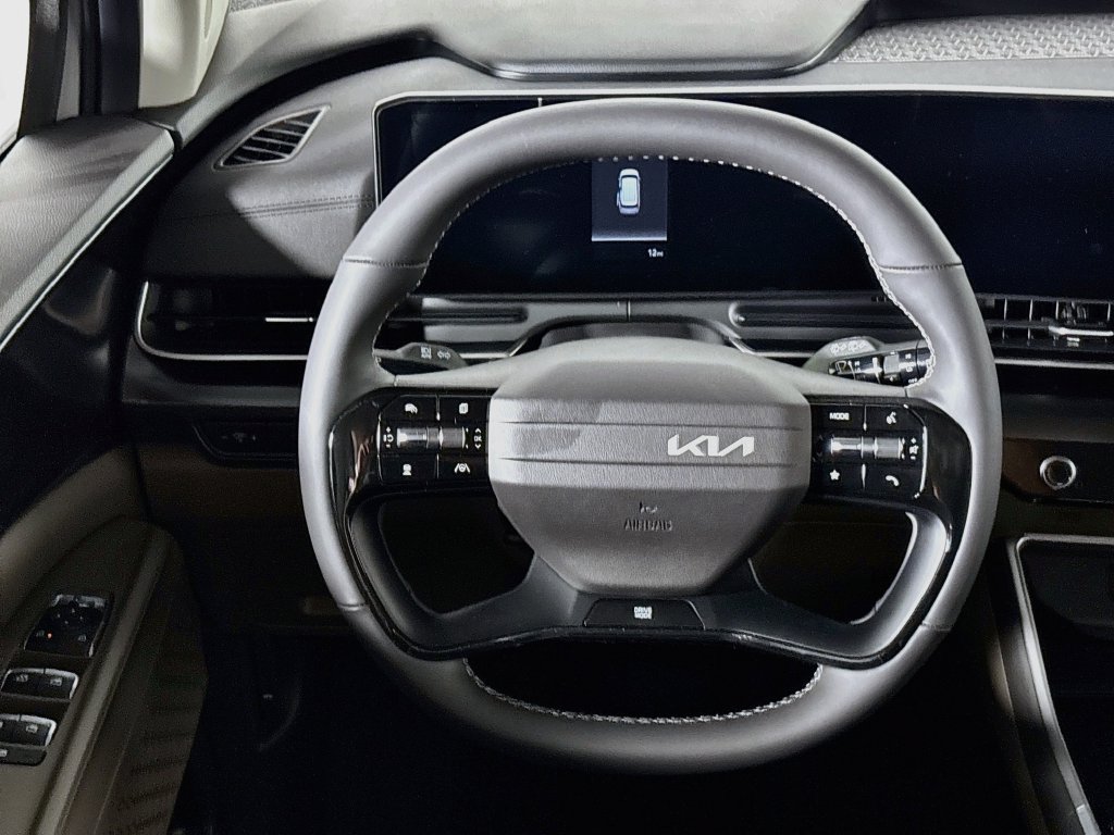 New 2027 Kia Carnival LX FWD image 13