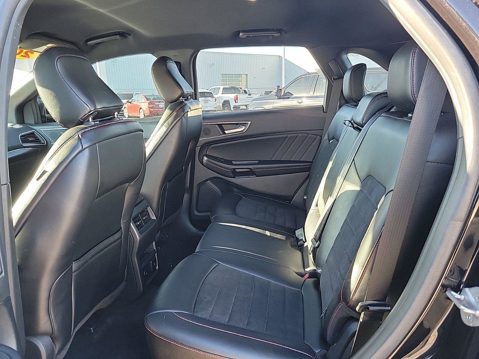 Used 2024 Ford Edge ST-Line image 11