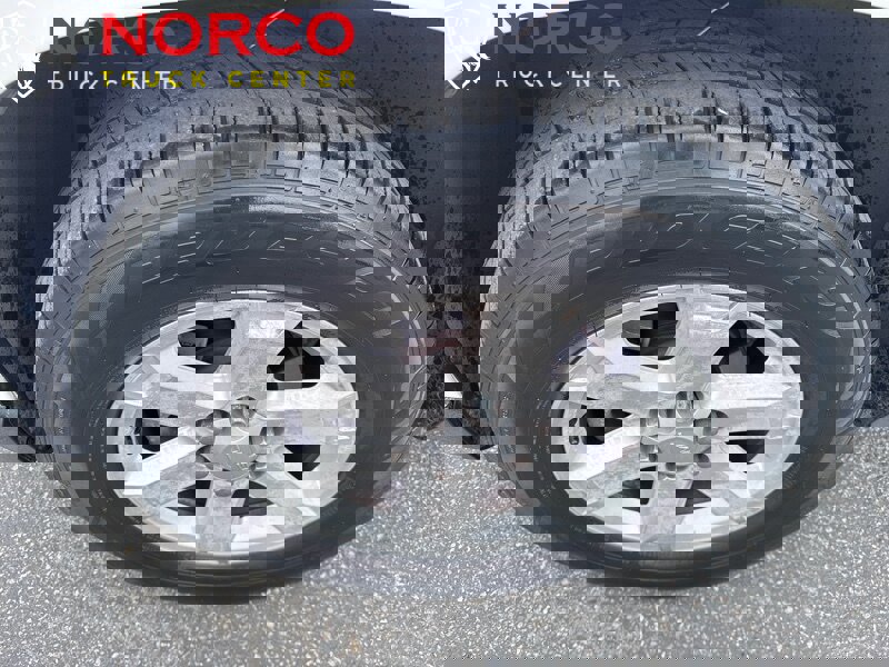 Used 2015 GMC Acadia SLE image 13