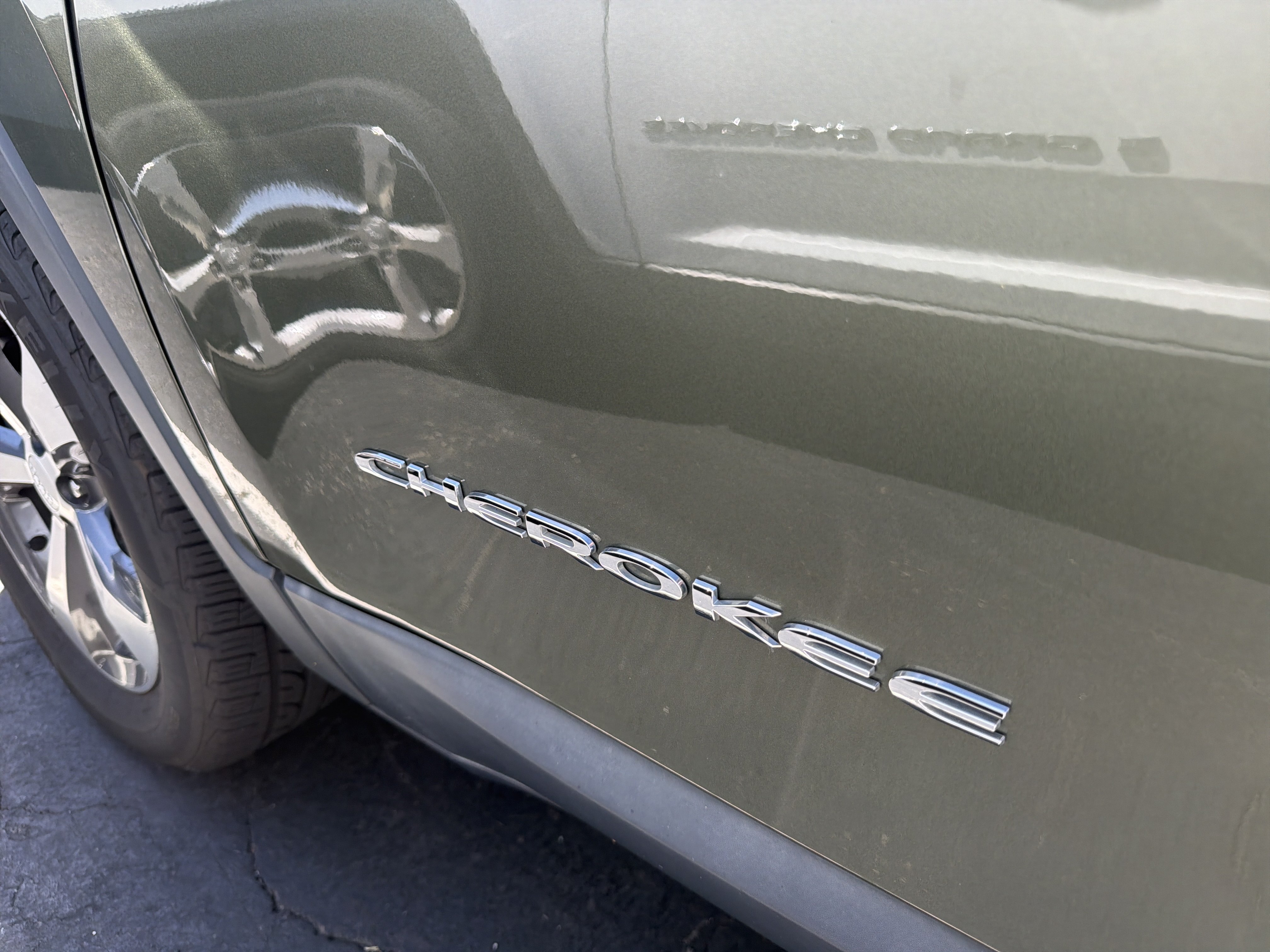 Used 2020 Jeep Cherokee Limited AWD/4WD image 12