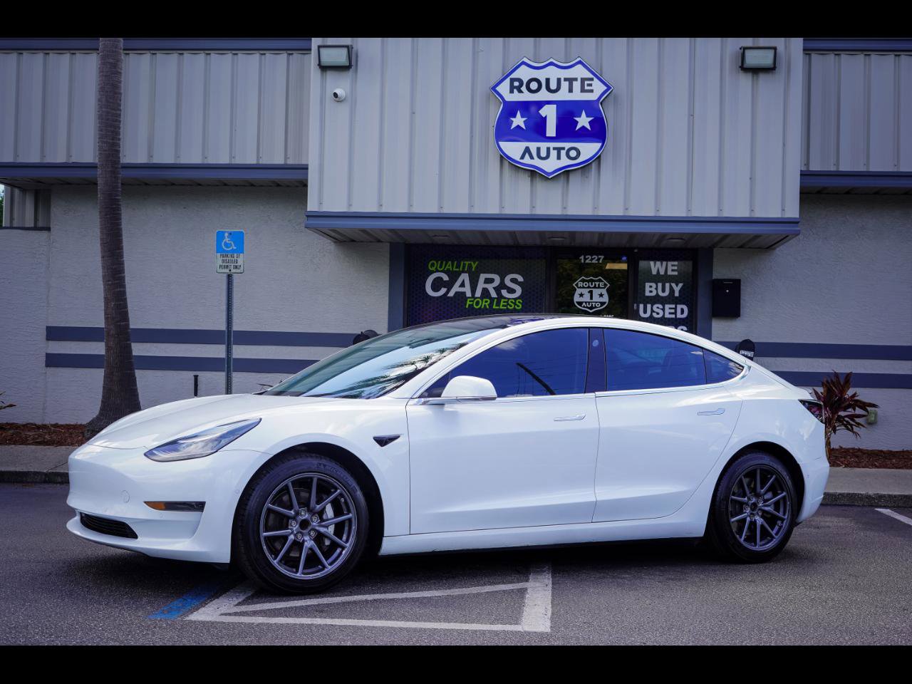 Used 2020 Tesla Model 3 Standard Range Plus RWD image 1