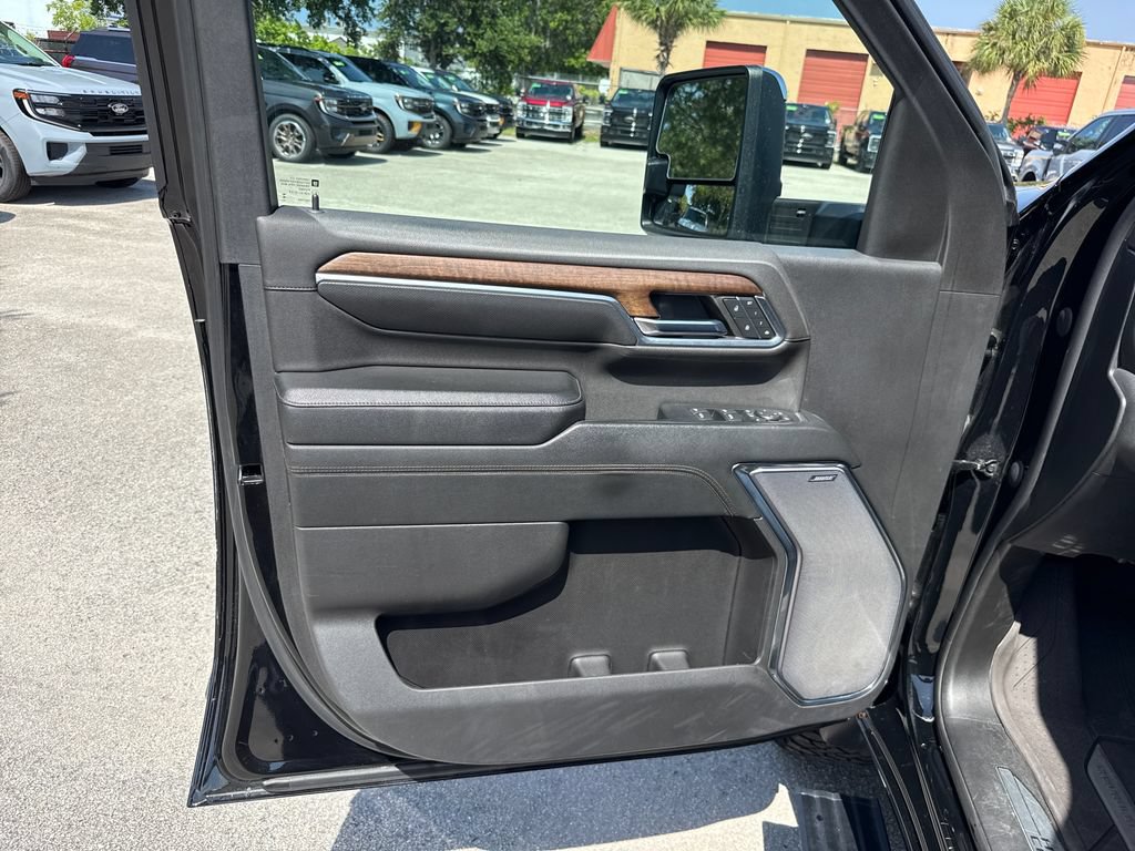 Used 2024 Chevrolet Silverado 2500 High Country w/ Technology Package AWD/4WD image 14