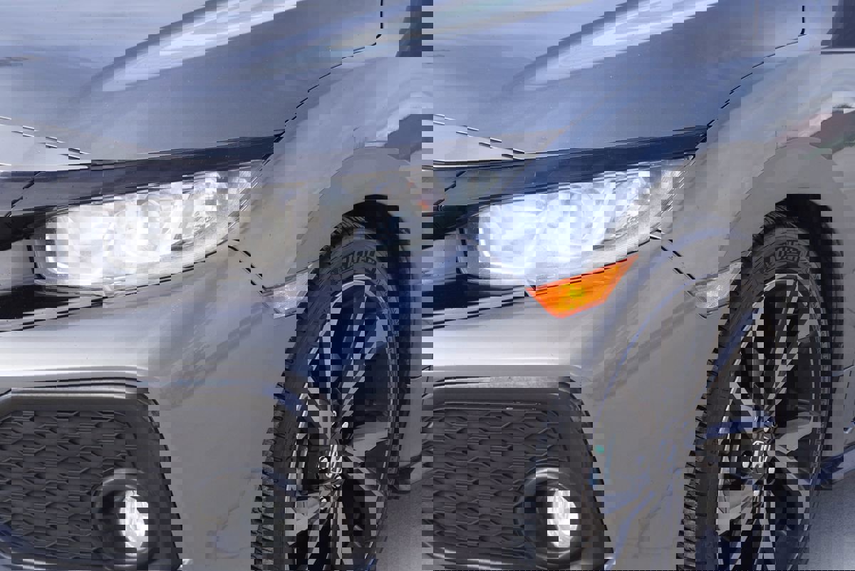 Used 2017 Honda Civic Sport image 2