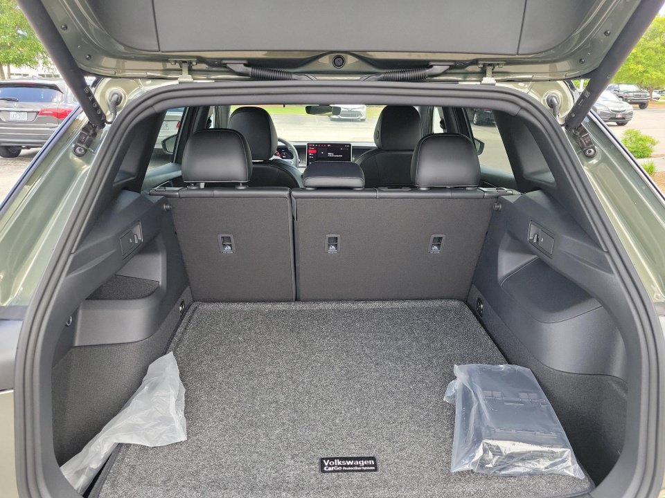 New 2026 Volkswagen Tiguan SE R-Line FWD image 15