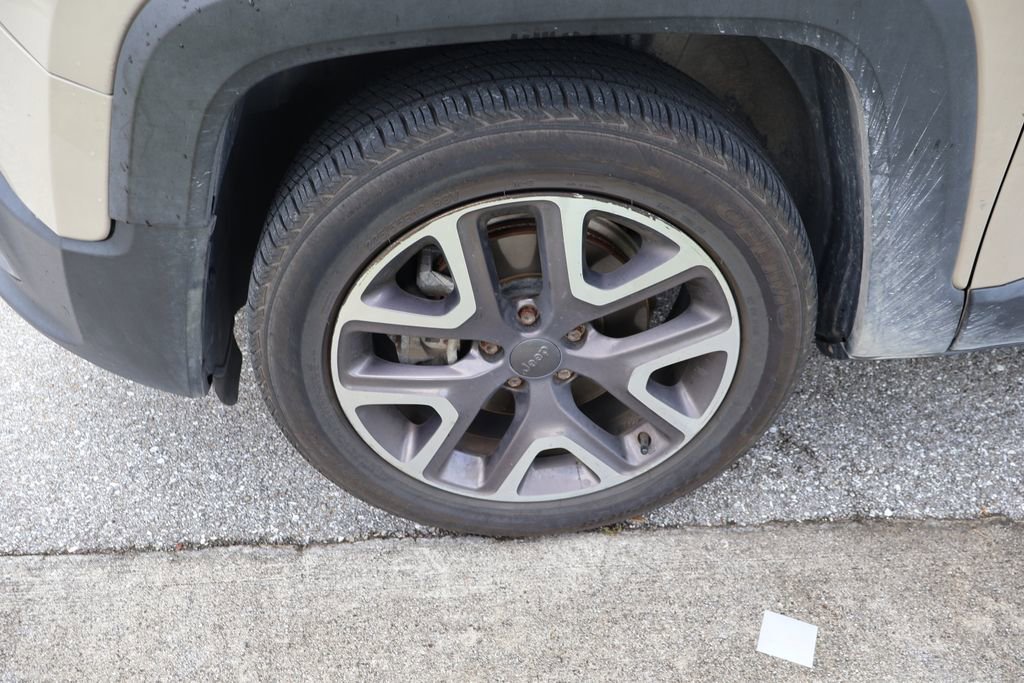 Used 2015 Jeep Renegade Latitude w/ Popular Equipment Group FWD image 4