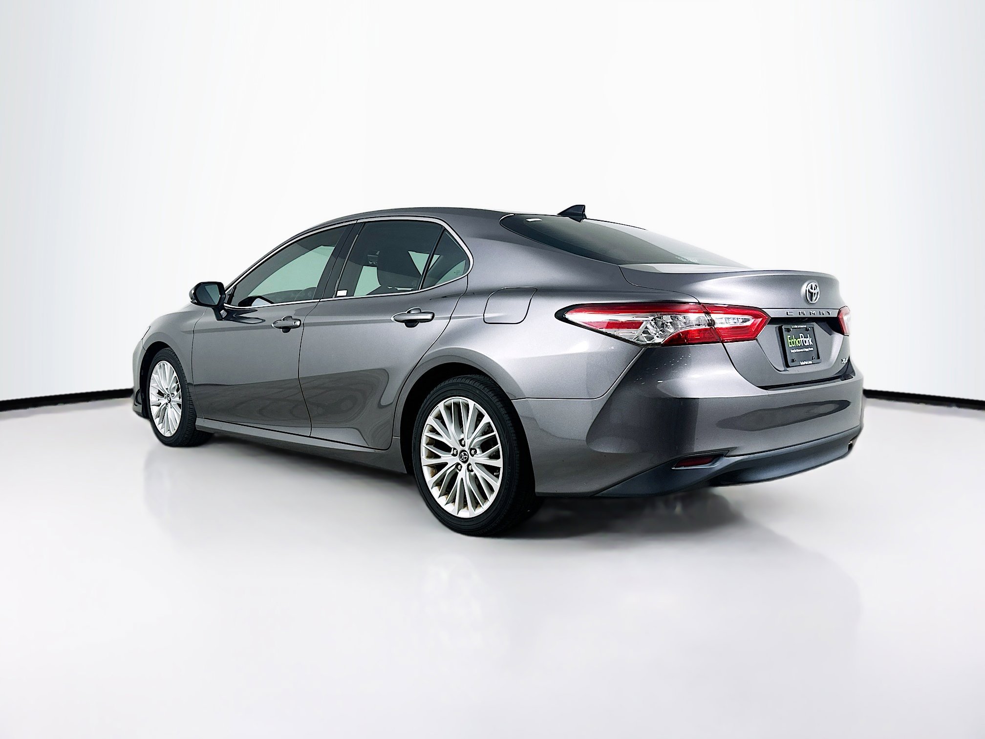 Used 2019 Toyota Camry XLE w/ Navigation Package FWD image 5