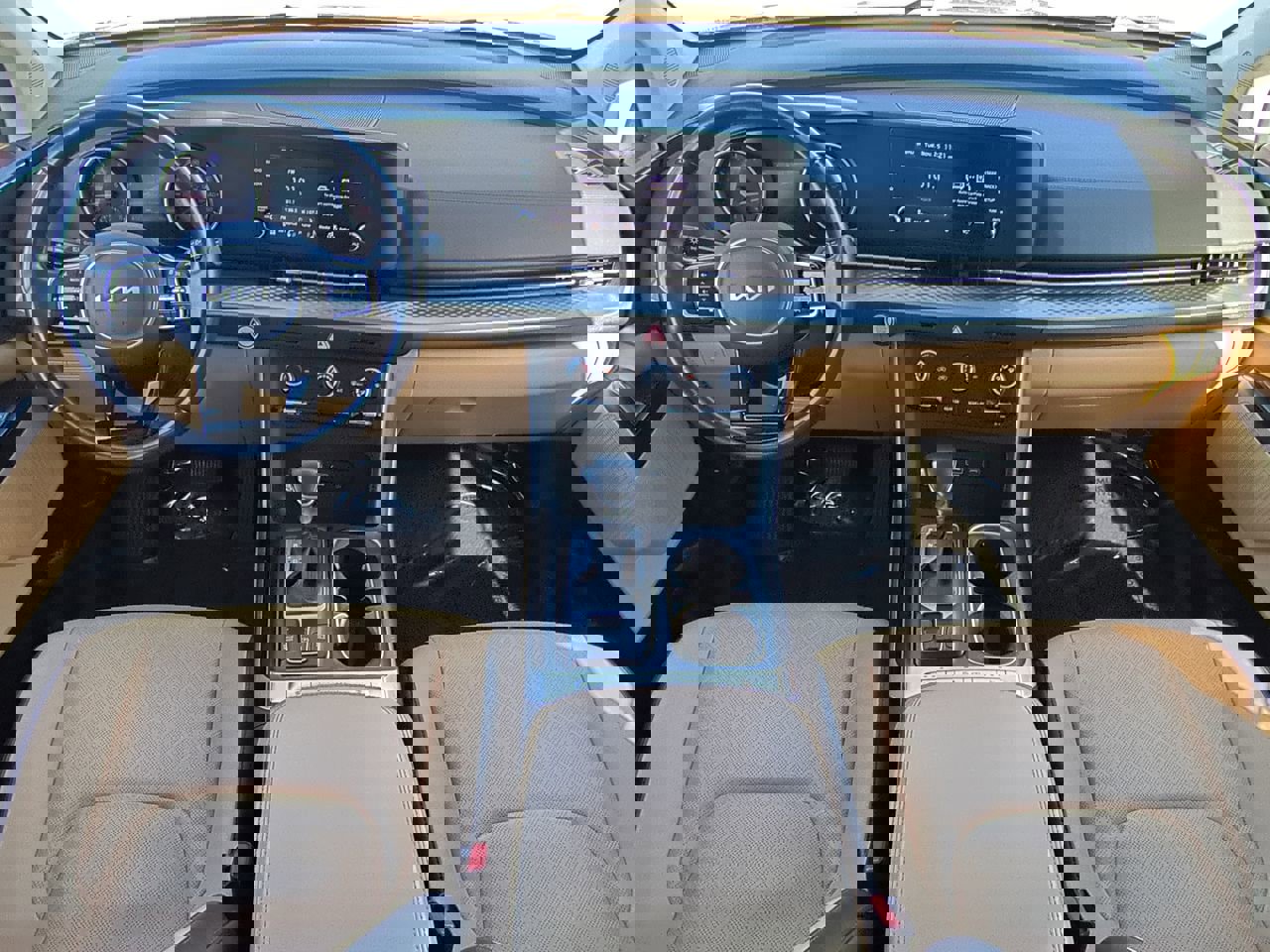 Used 2024 Kia Carnival LX image 15