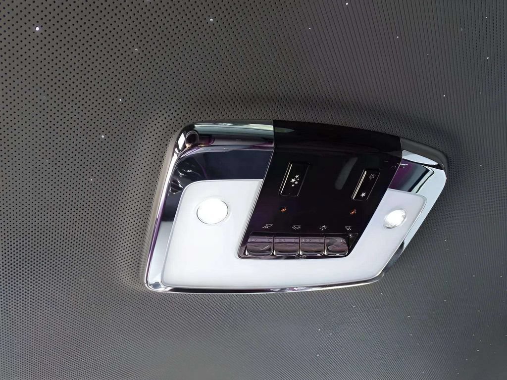 Certified 2025 Rolls-Royce Cullinan AWD/4WD image 8