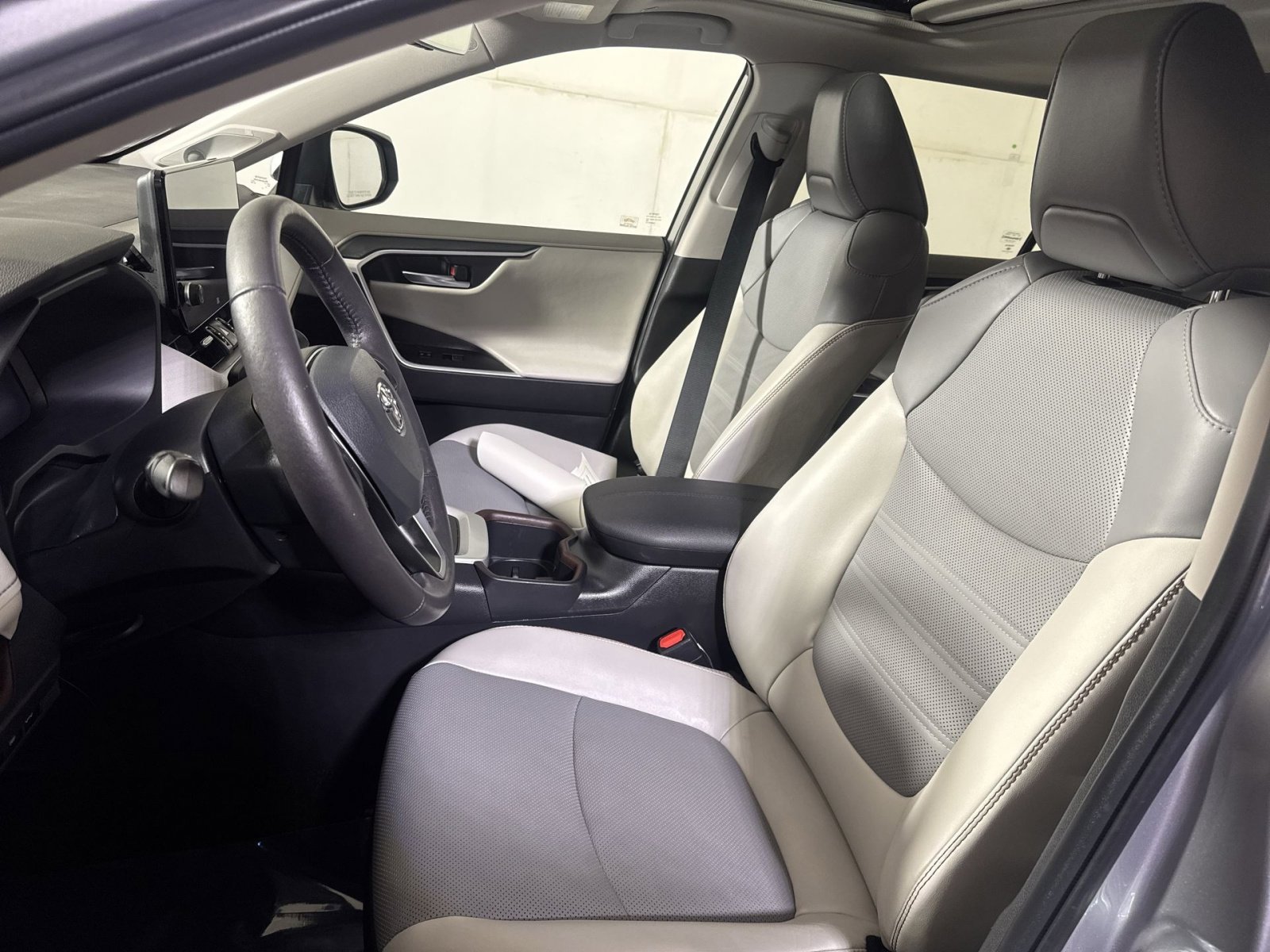 Used 2023 Toyota RAV4 Limited image 13