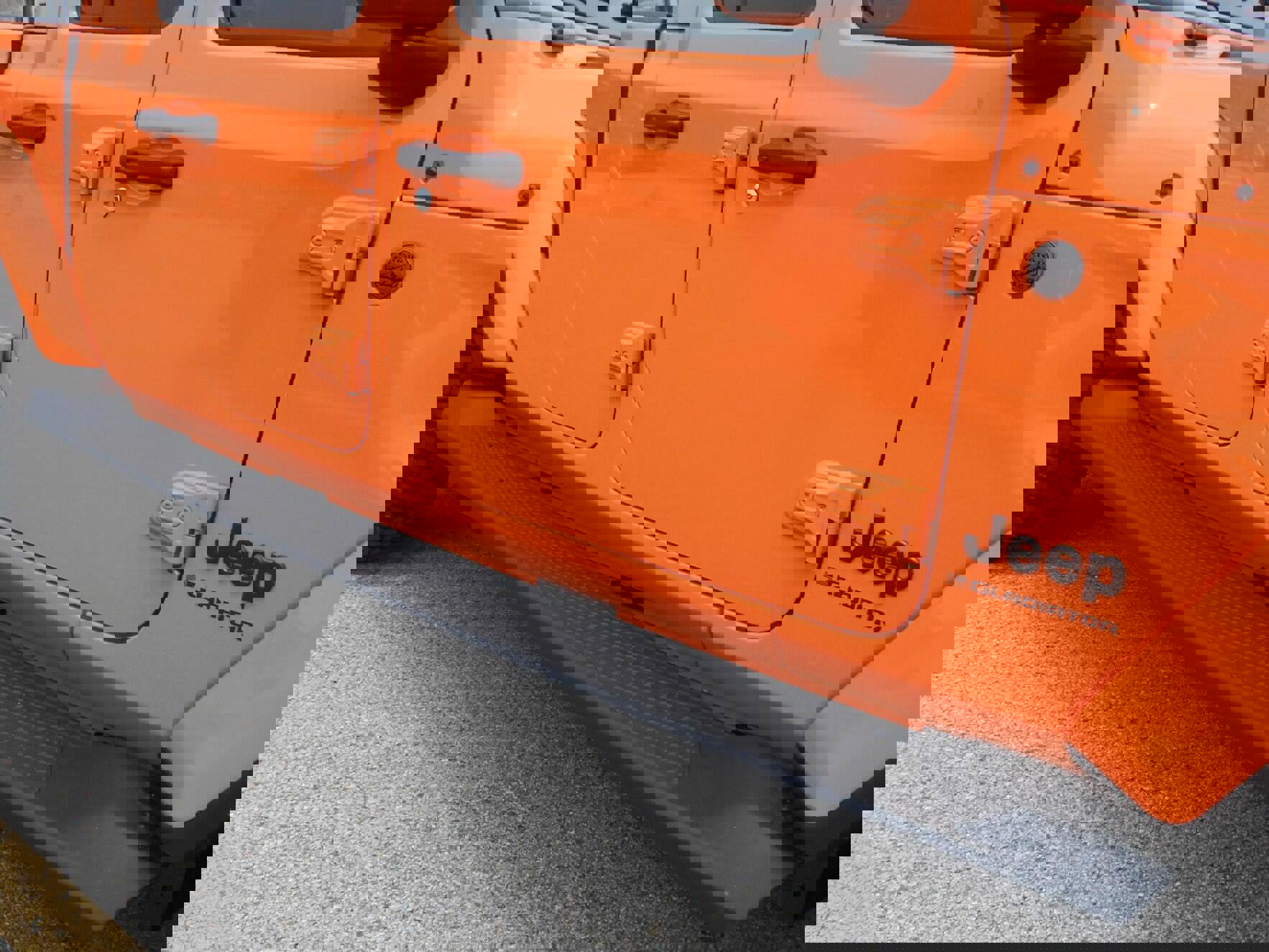 New 2025 Jeep Gladiator Sport image 12