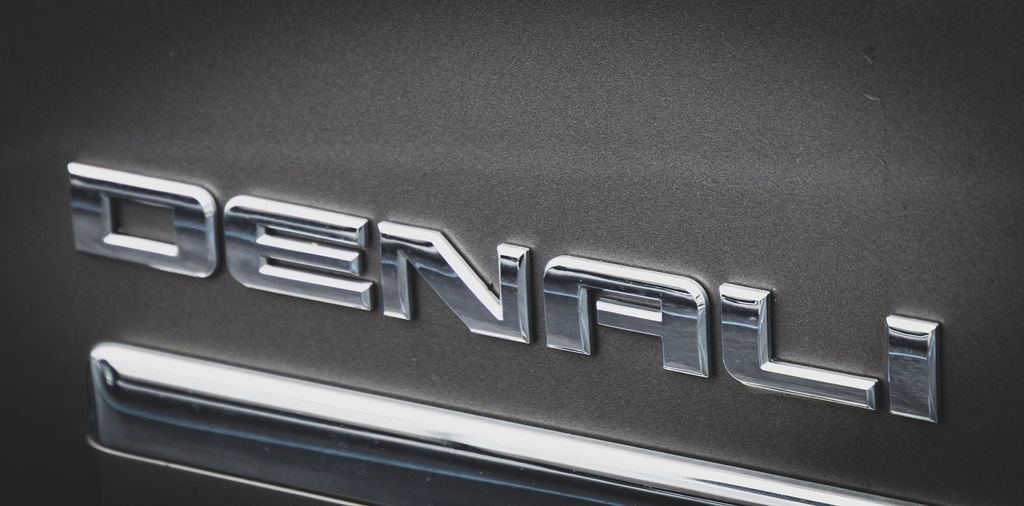 Used 2012 GMC Yukon Denali AWD/4WD image 19