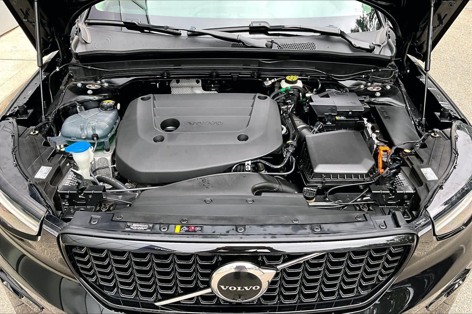 Used 2024 Volvo XC40 B5 Plus w/ Protection Package Premier AWD/4WD image 29