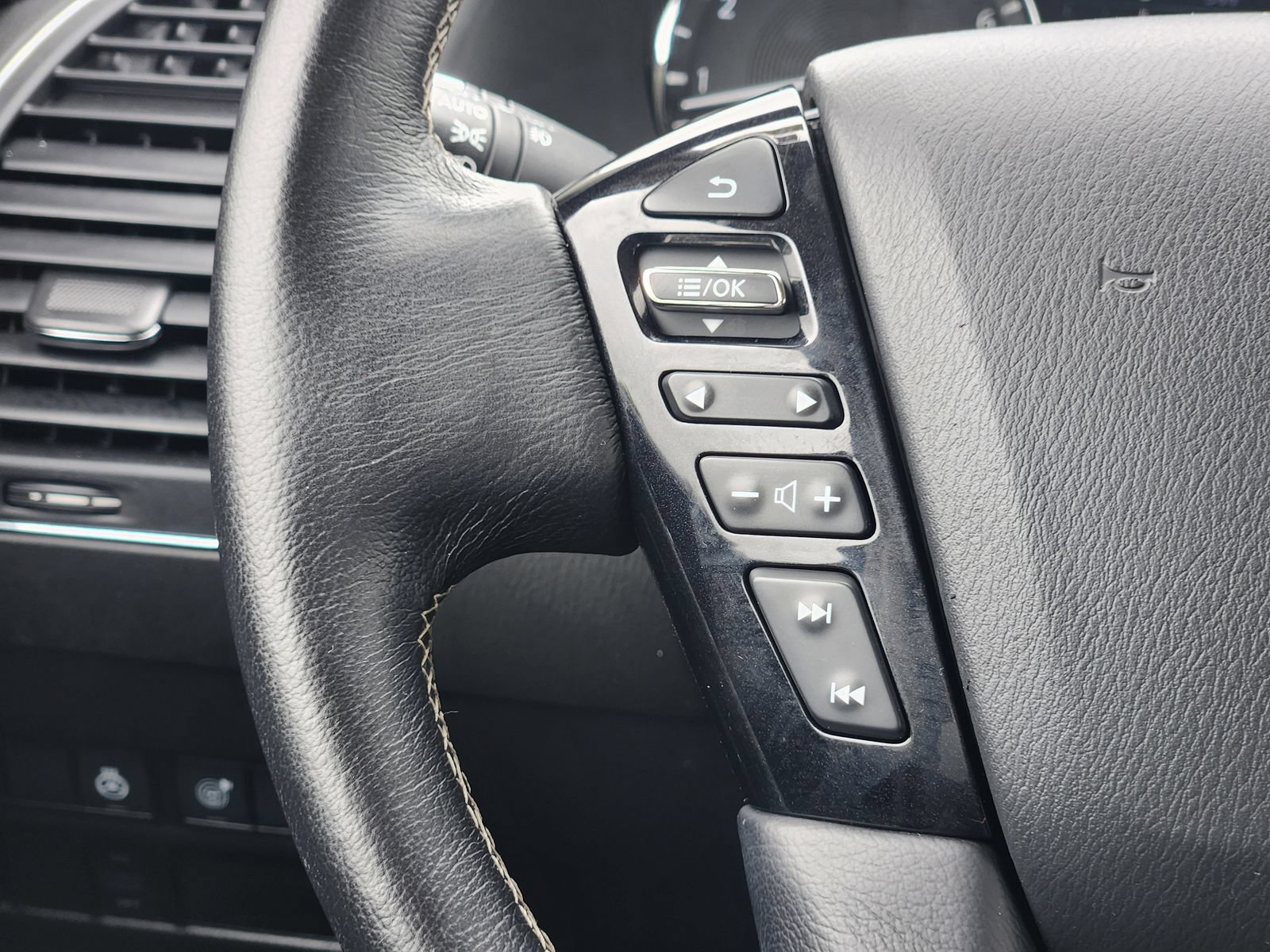 Used 2024 INFINITI QX80 Luxe RWD image 31