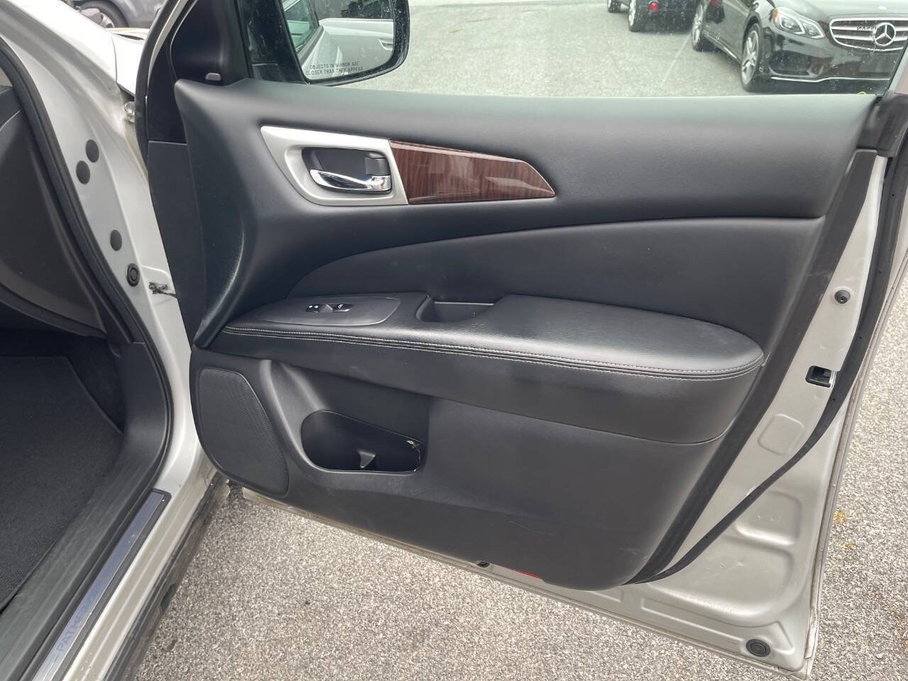 Used 2016 Nissan Pathfinder SL w/ SL Premium Package AWD/4WD image 32