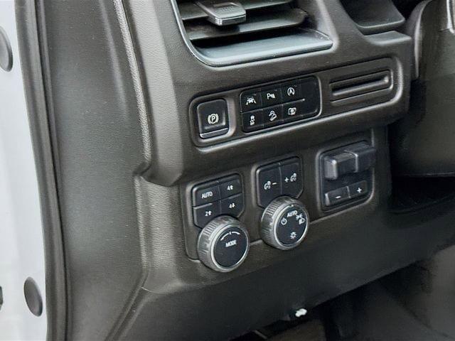 Used 2024 Chevrolet Tahoe Z71 w/ Luxury Package AWD/4WD image 12