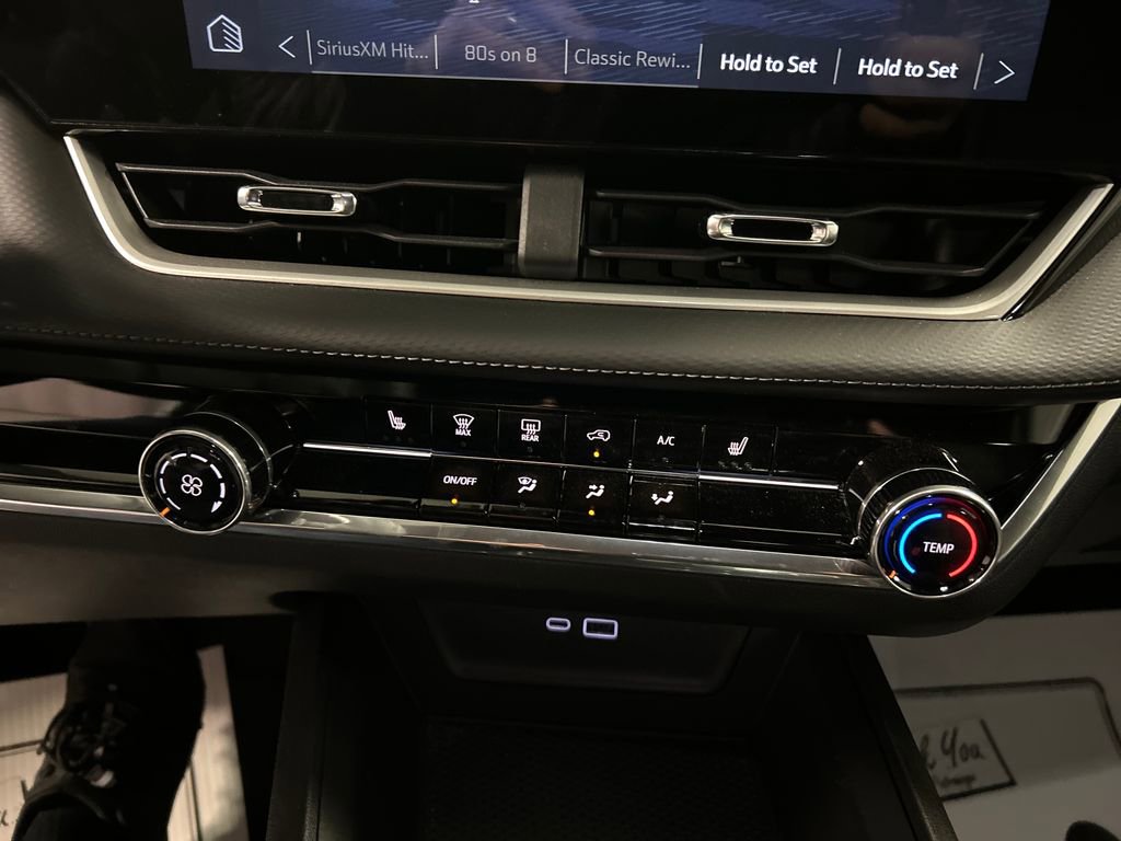 Used 2025 Chevrolet Equinox LT w/ Safety and Technology Package image 19