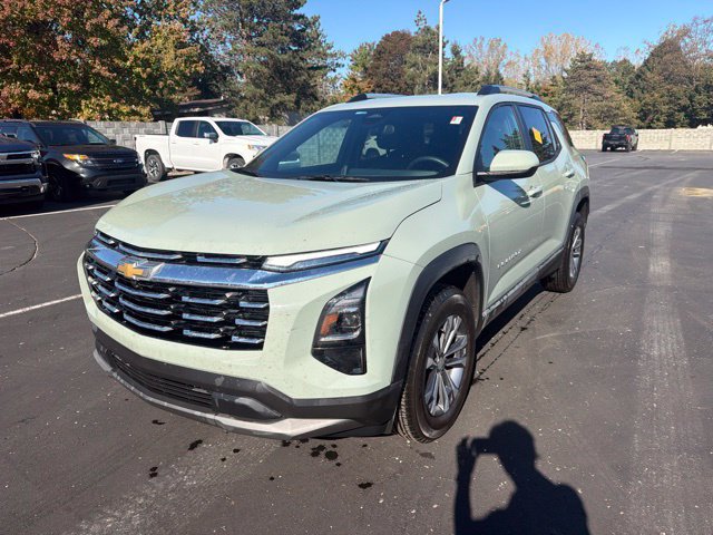 Used 2025 Chevrolet Equinox LT w/ Convenience Package II AWD/4WD image 2