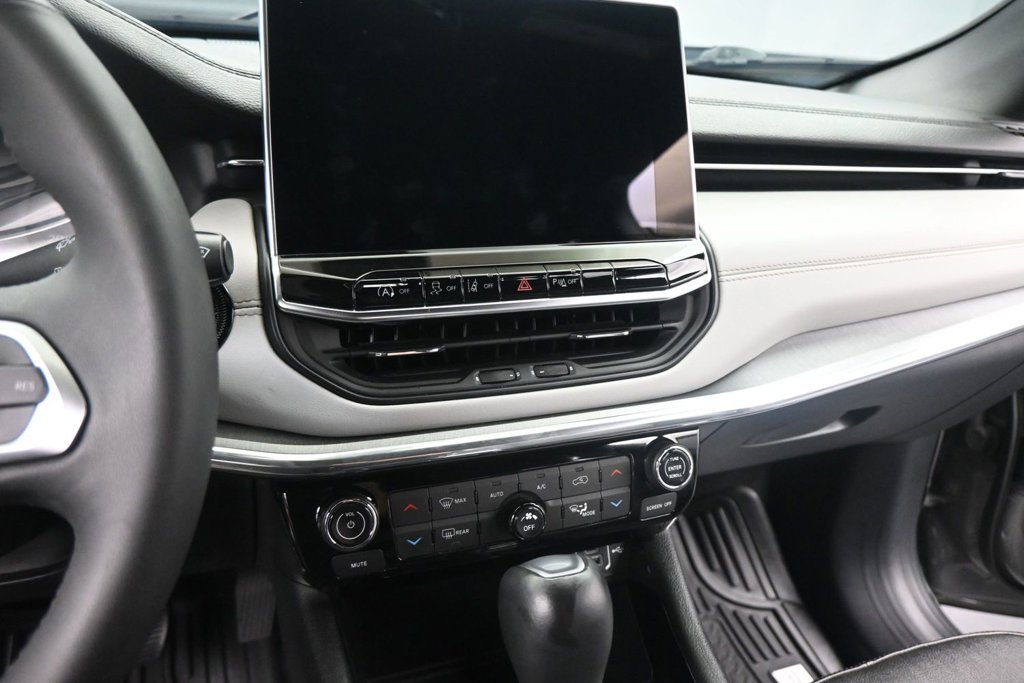 Used 2023 Jeep Compass Limited AWD/4WD image 13