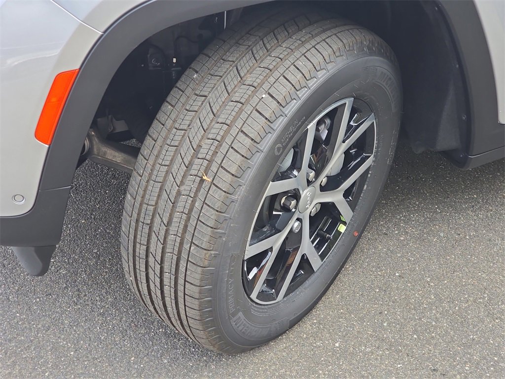 New 2025 Jeep Grand Cherokee Limited w/ Luxury Tech Group II image 35
