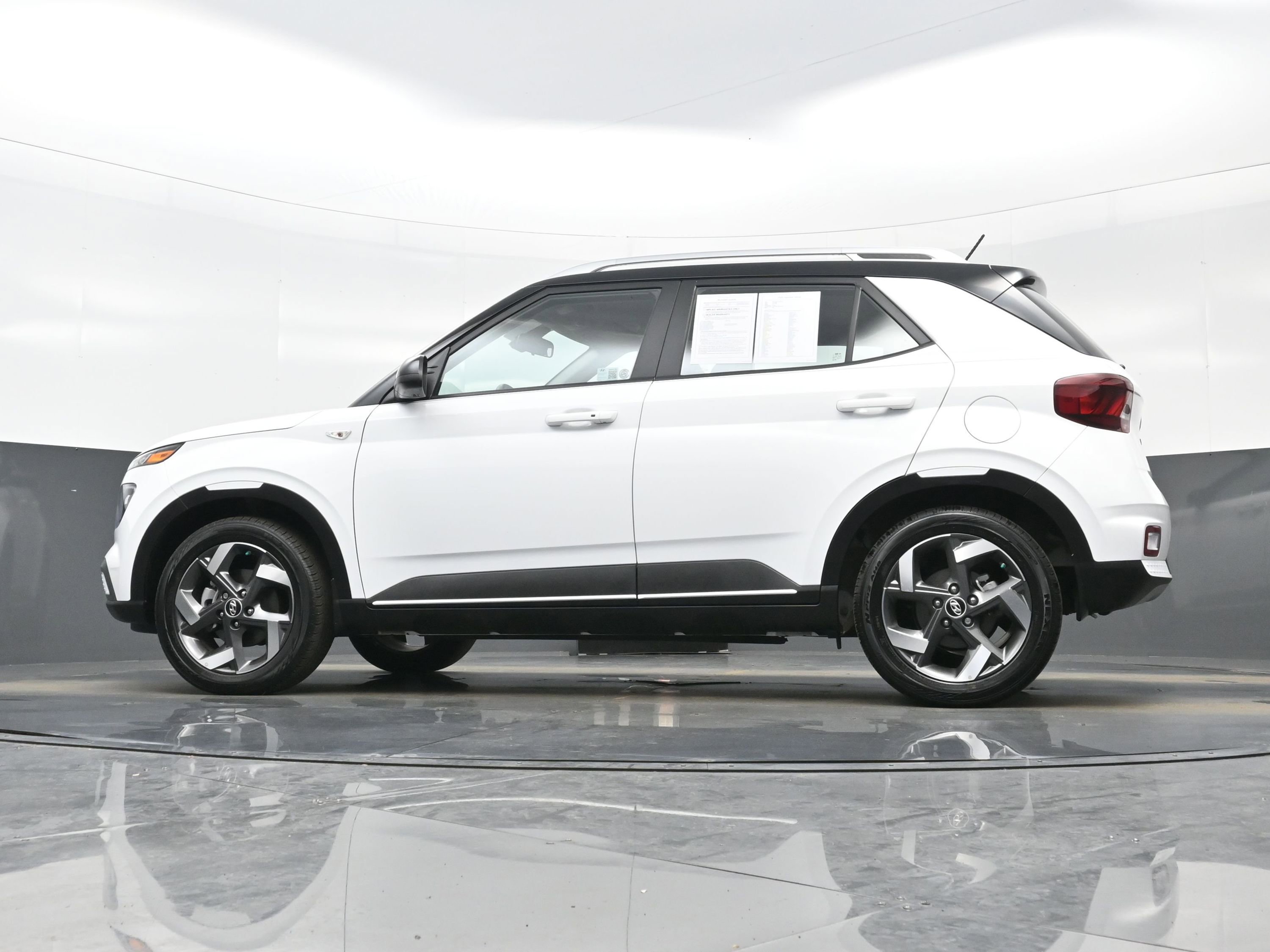 Certified 2025 Hyundai Venue Limited image 27