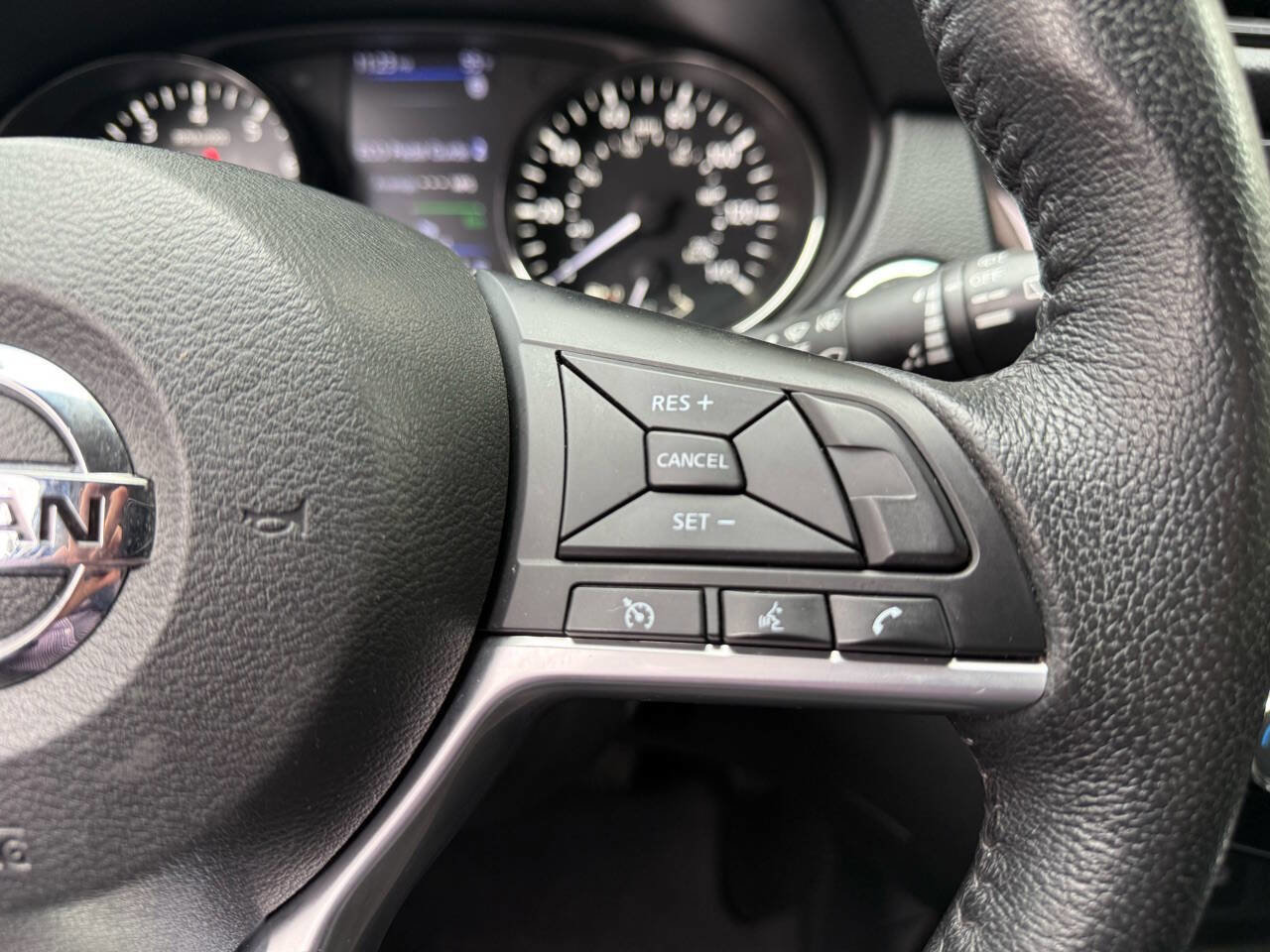 Used 2019 Nissan Rogue SV AWD/4WD image 17