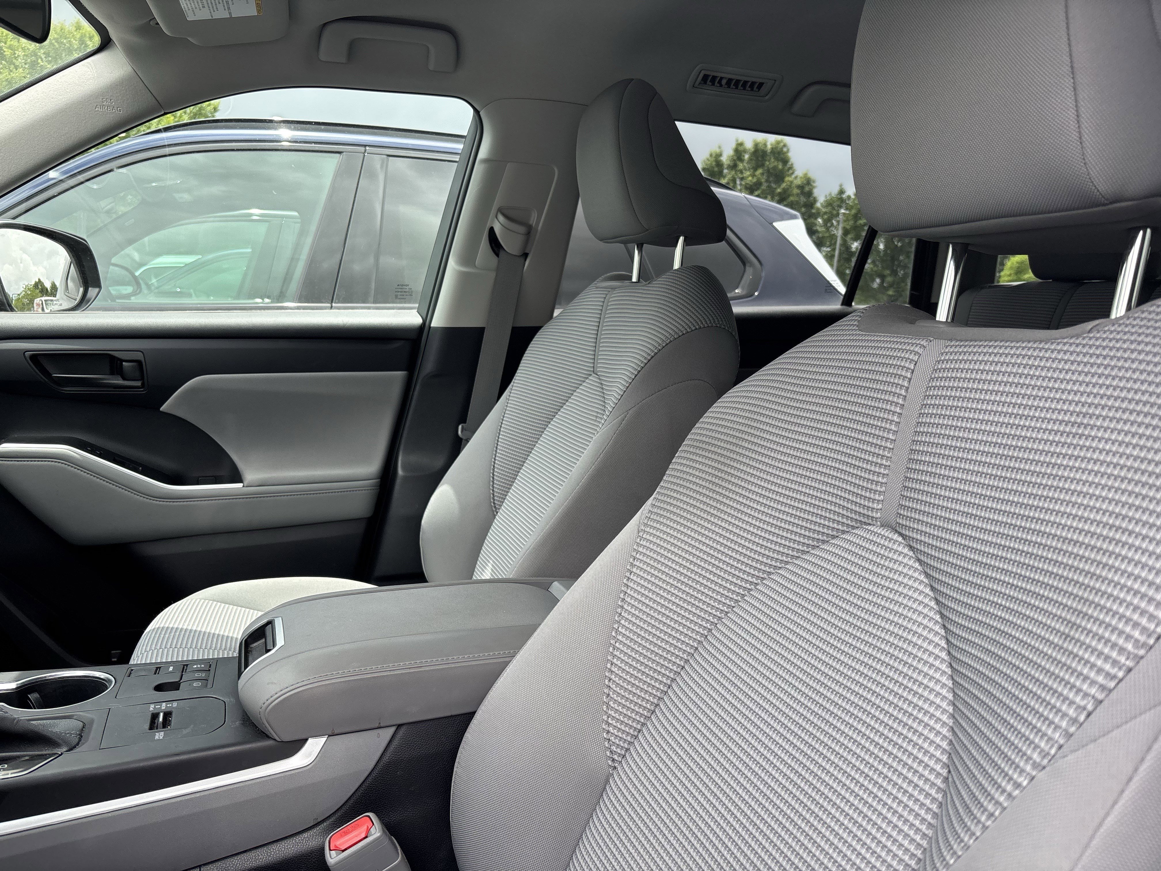 Used 2023 Toyota Highlander L FWD image 37