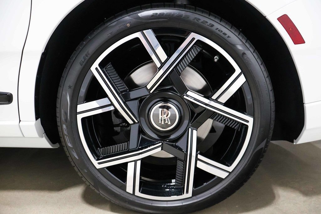 Used 2025 Rolls-Royce Cullinan Black Badge AWD/4WD image 16