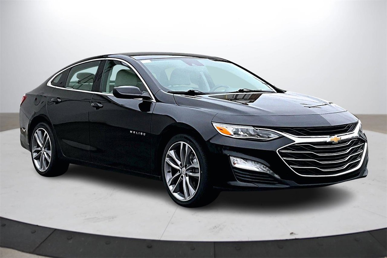 Used 2024 Chevrolet Malibu LT image 2